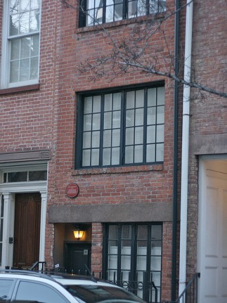 Най-тънката къща в Ню Йорк отново е на пазара