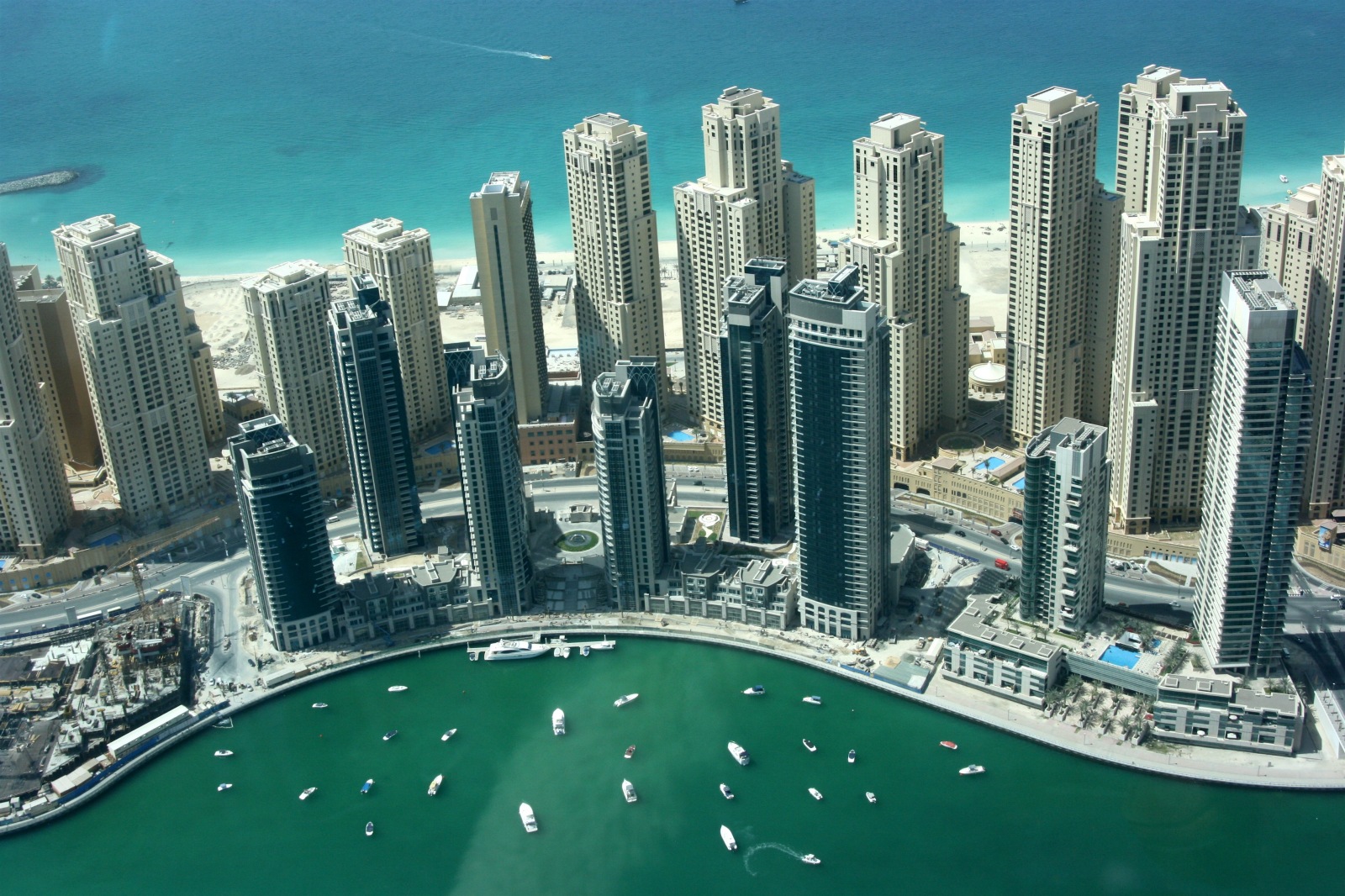 Дубай налага стандартизирани договори за имоти